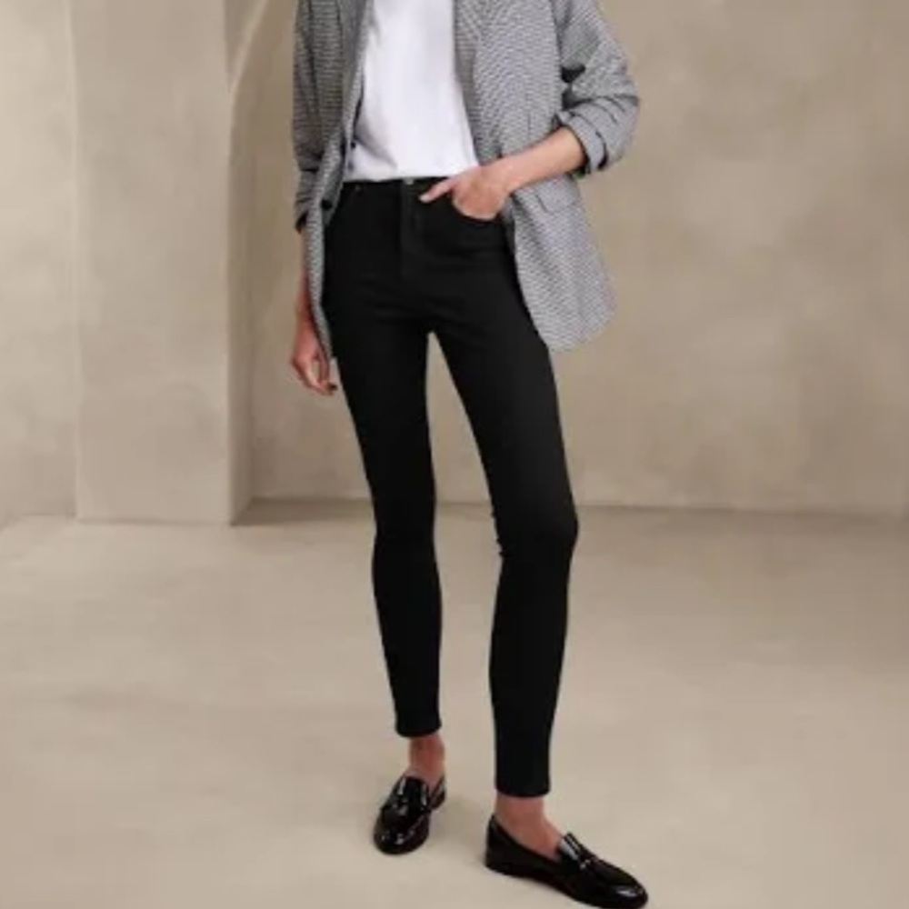 Banana Republic Factory HIGH-RISE SKINNY JEAN in Black. Women’s size 29/8